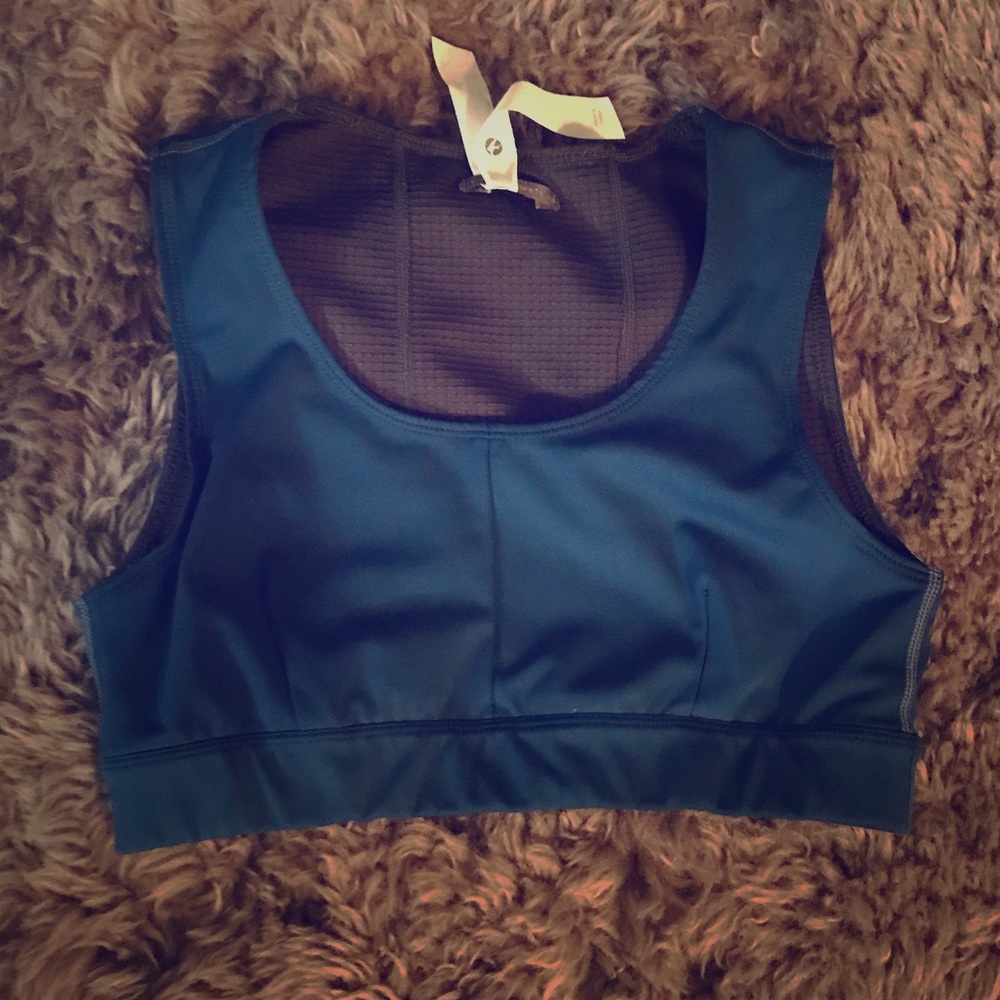 Sports bra. Pocket in the back. Navy